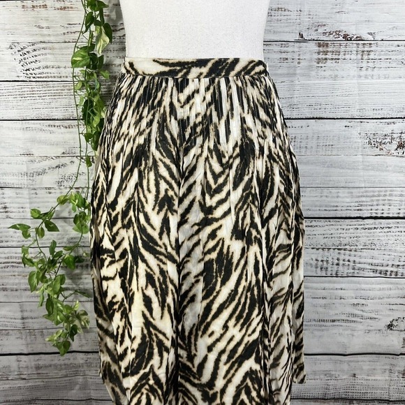 Talbots Skirt size 10 Black Gold Tiger Knee A Line Pleated Modest Career Church - Picture 3 of 10